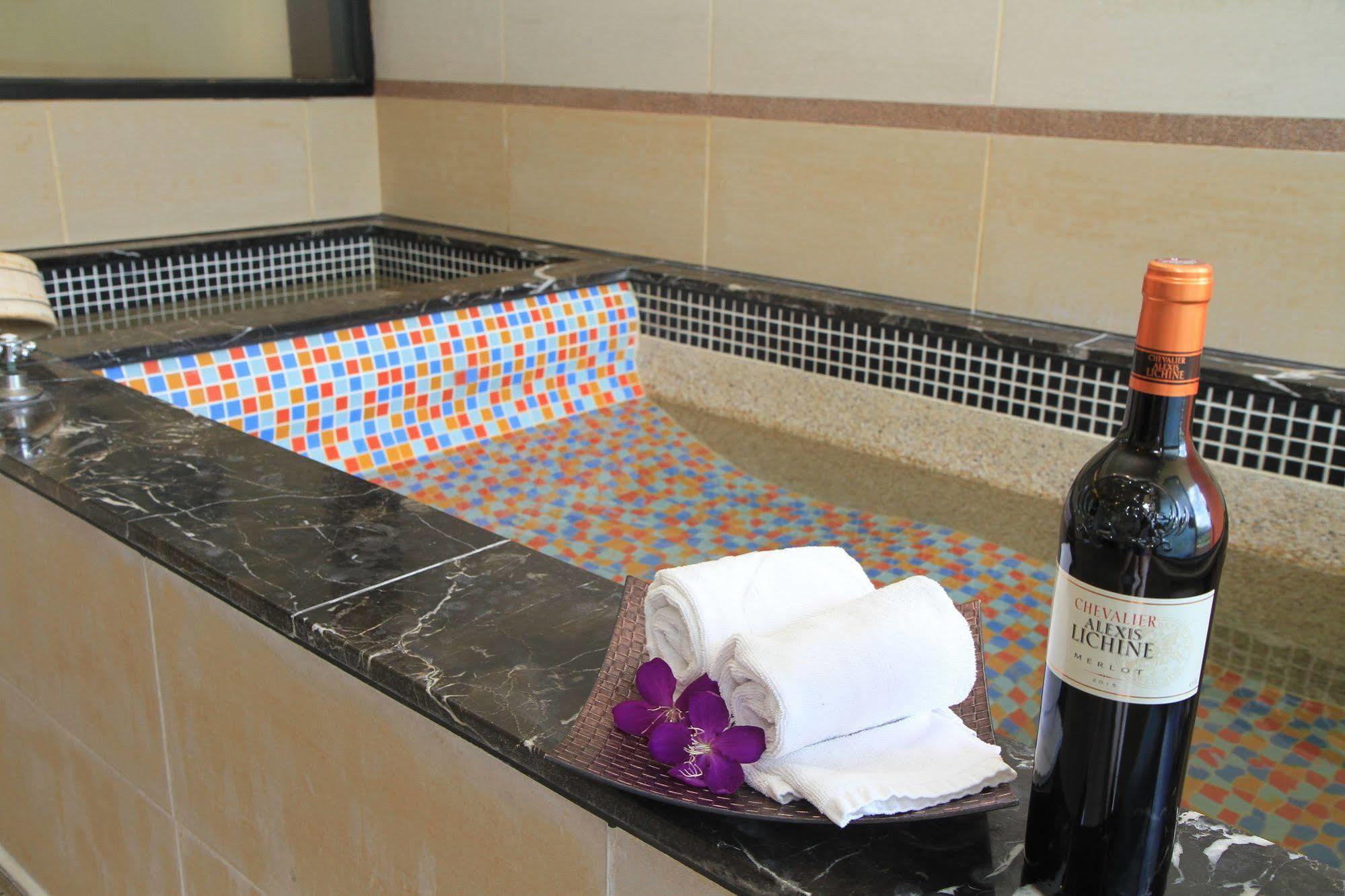 Beauty Garden Hotel Wulai Bagian luar foto